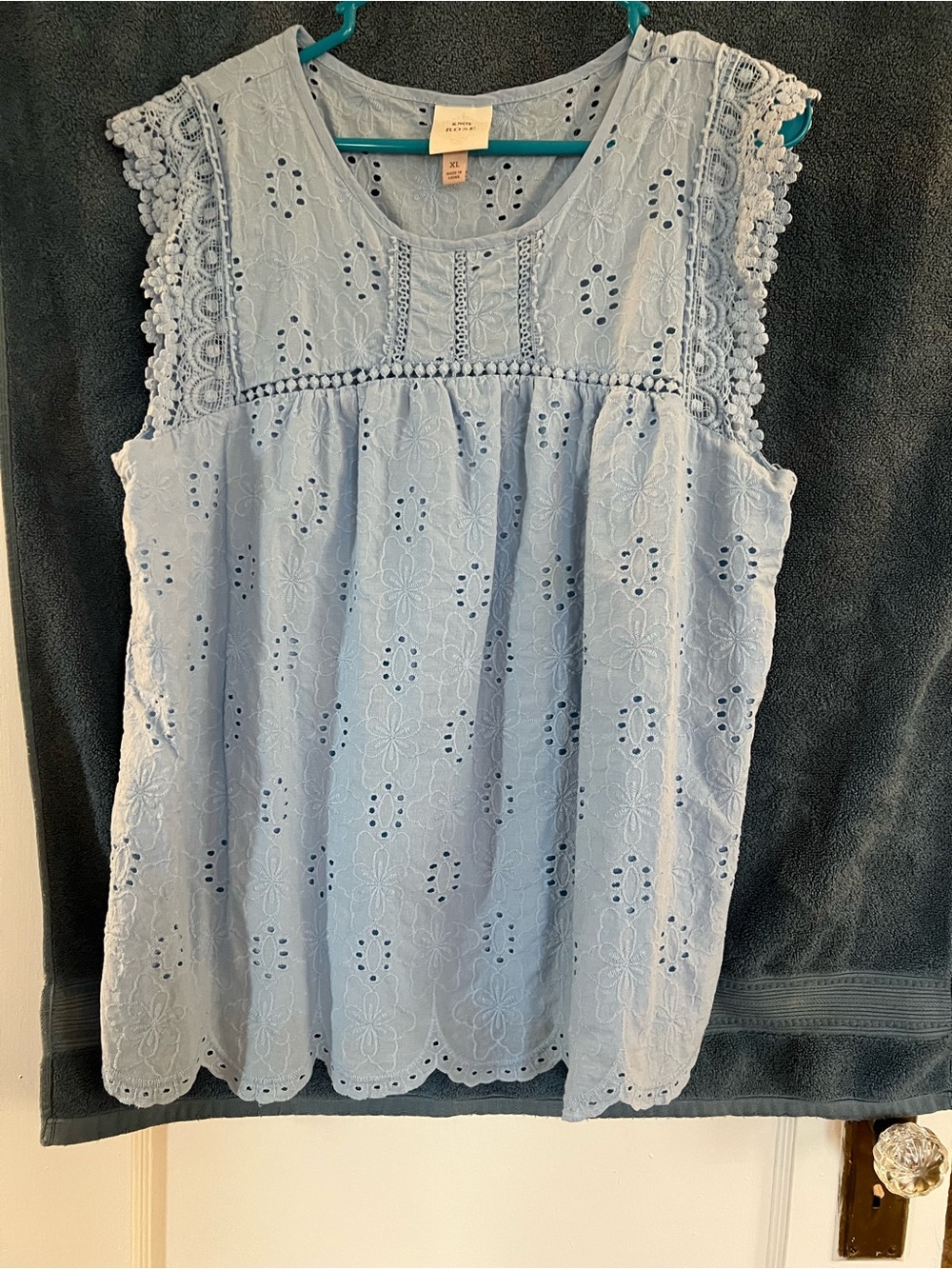 Old Navy Powder Blue Eyelet Lace Sleeveless Camisole